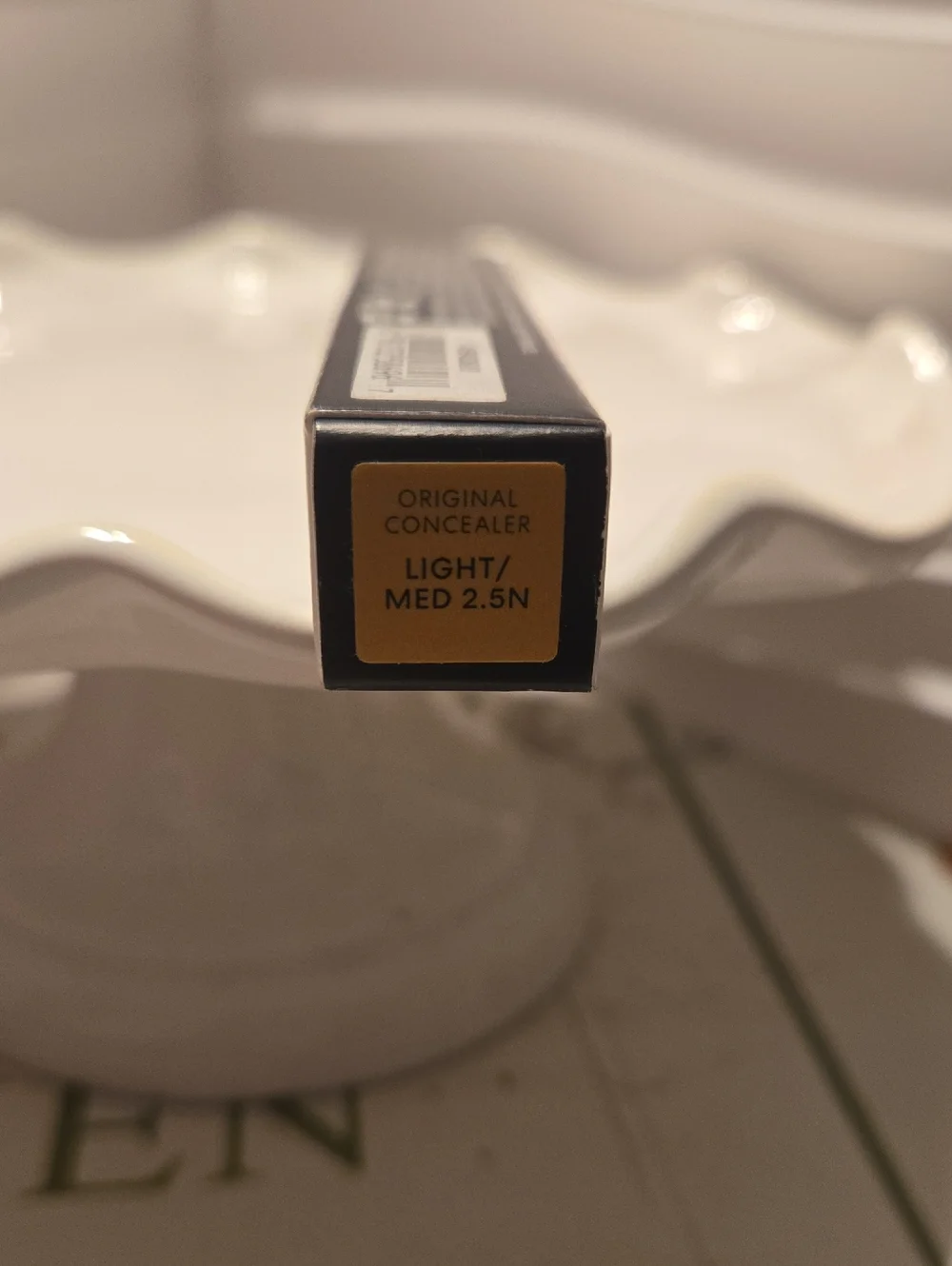 bareMinerals Liquid Mineral Concealer - Light/Med 2.5N